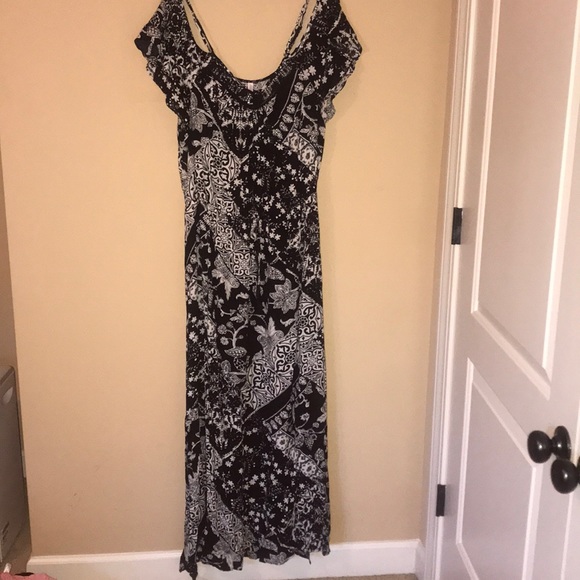 Xhilaration Dresses & Skirts - Maxi Dress Xhilaration Dresses & Skirts - Maxi Dress